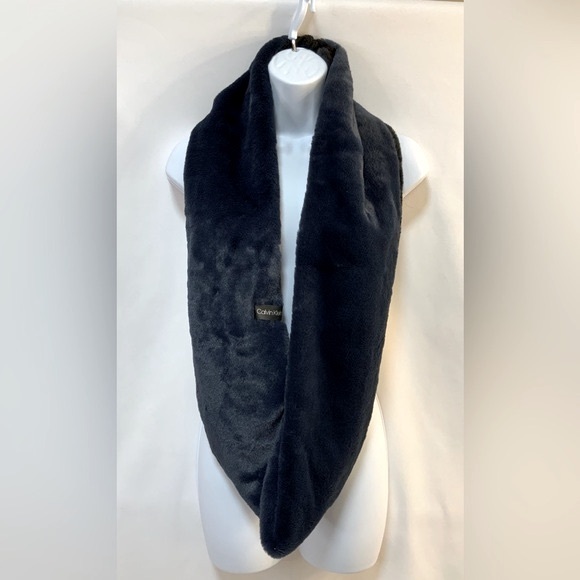 Calvin Klein Navy/Black Faux Fur Scarf - Picture 5 of 5